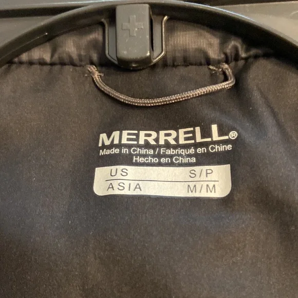 MERRELL Man Vest BNWOT color black length 28” pit to pit 36” two front pockets - Picture 10 of 12